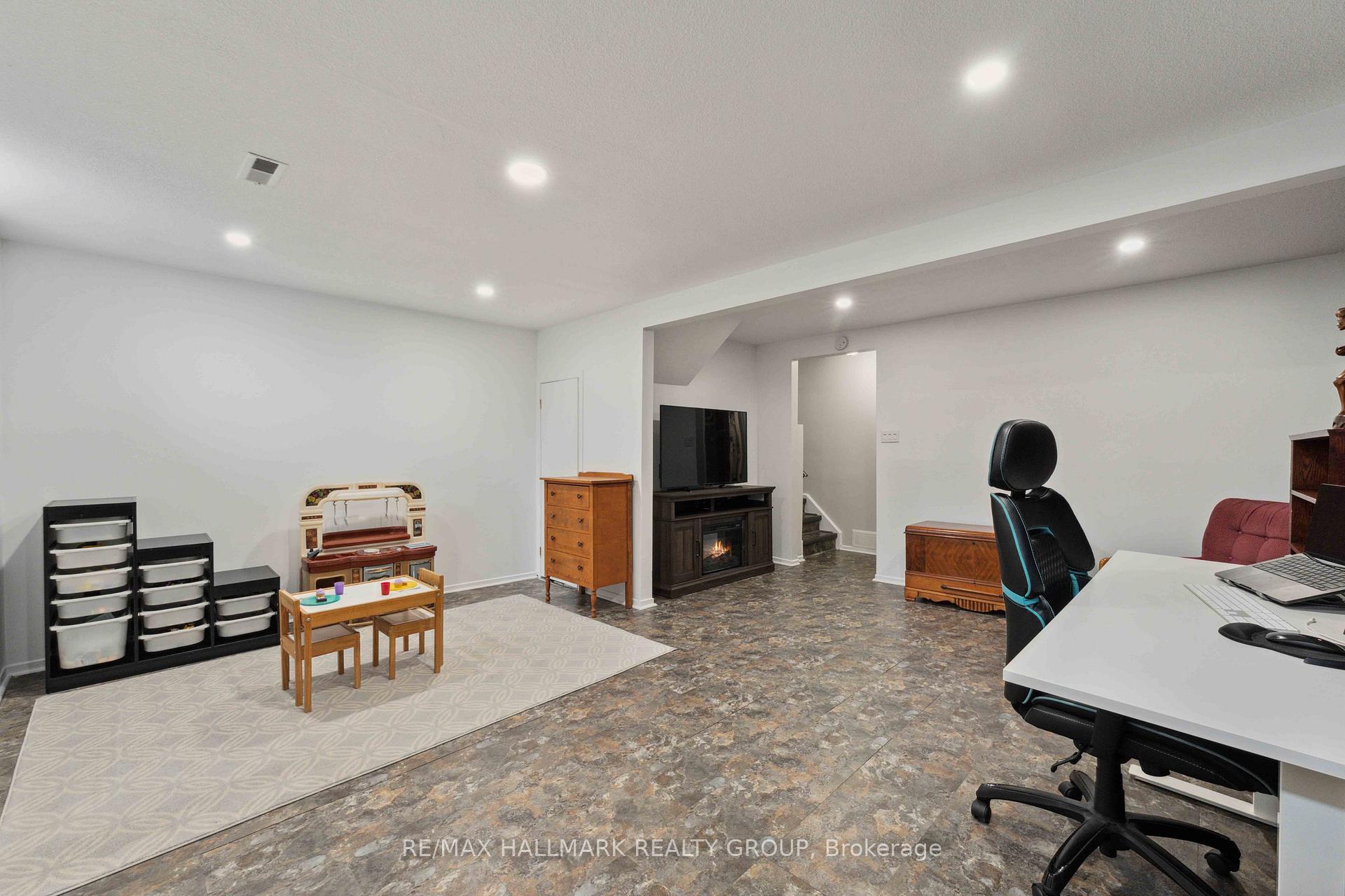 Photo 37 of 1031 Avignon Court, Ottawa, Orleans Wood — HOMEH