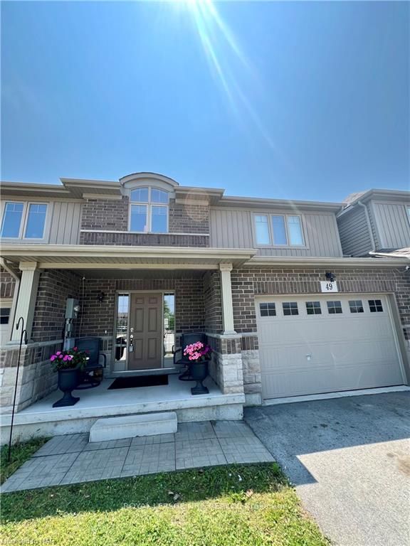 Photo 2 of 49 Abbott Place, Pelham, Fonthill — HOMEH