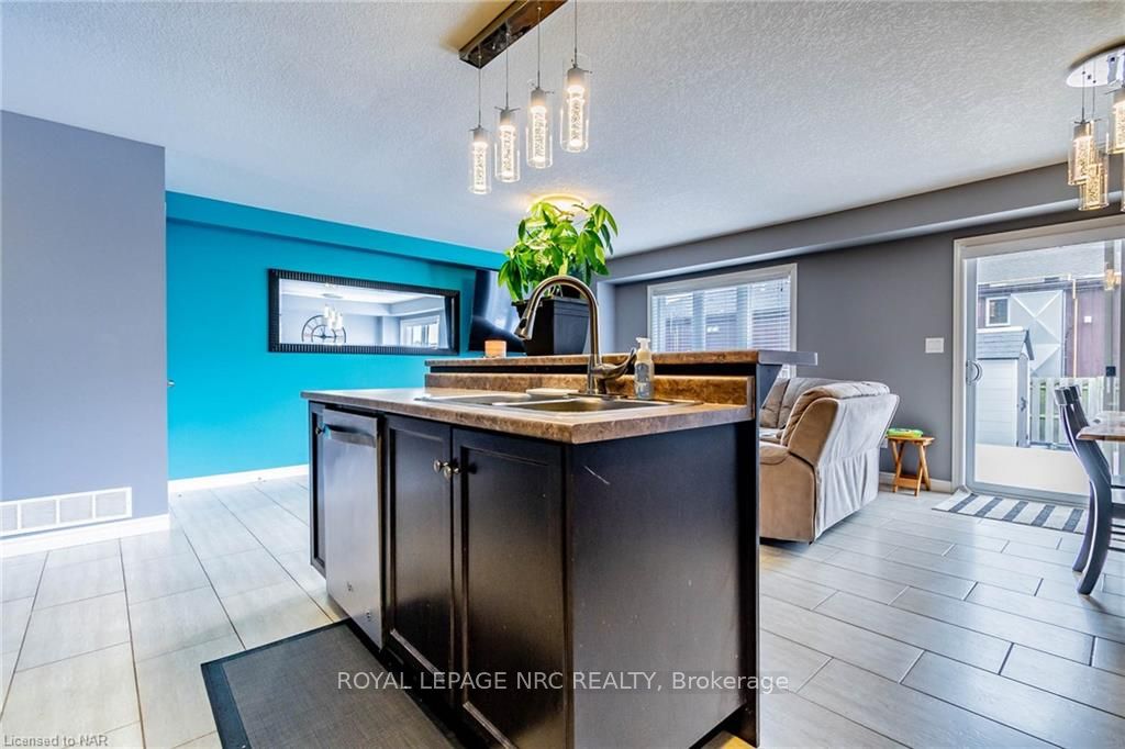 Photo 5 of 49 Abbott Place, Pelham, Fonthill — HOMEH