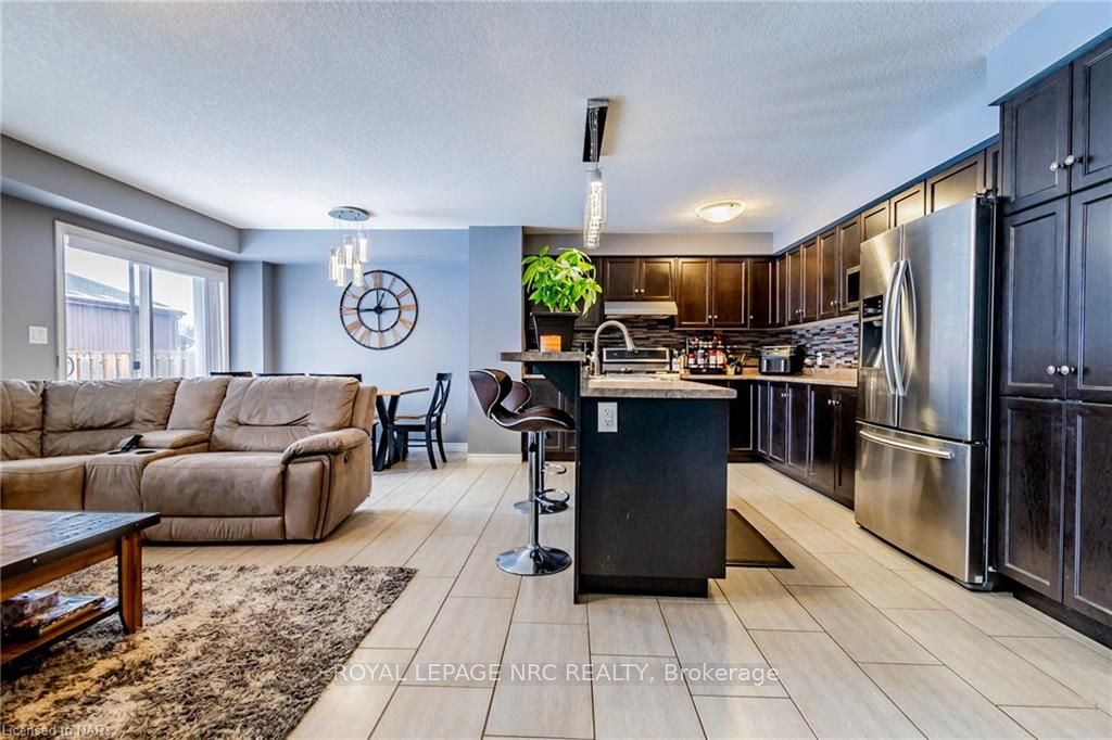 Photo 13 of 49 Abbott Place, Pelham, Fonthill — HOMEH