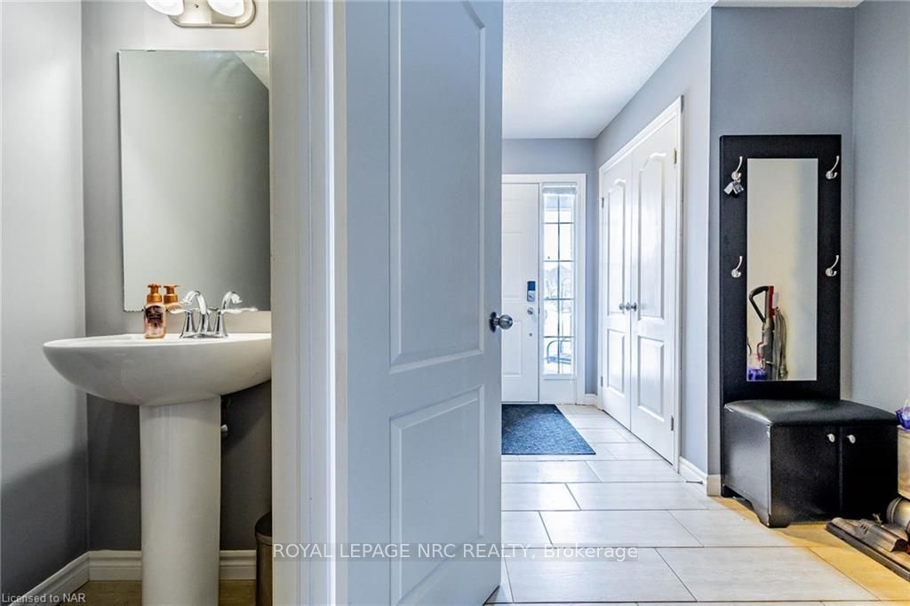 Photo 16 of 49 Abbott Place, Pelham, Fonthill — HOMEH