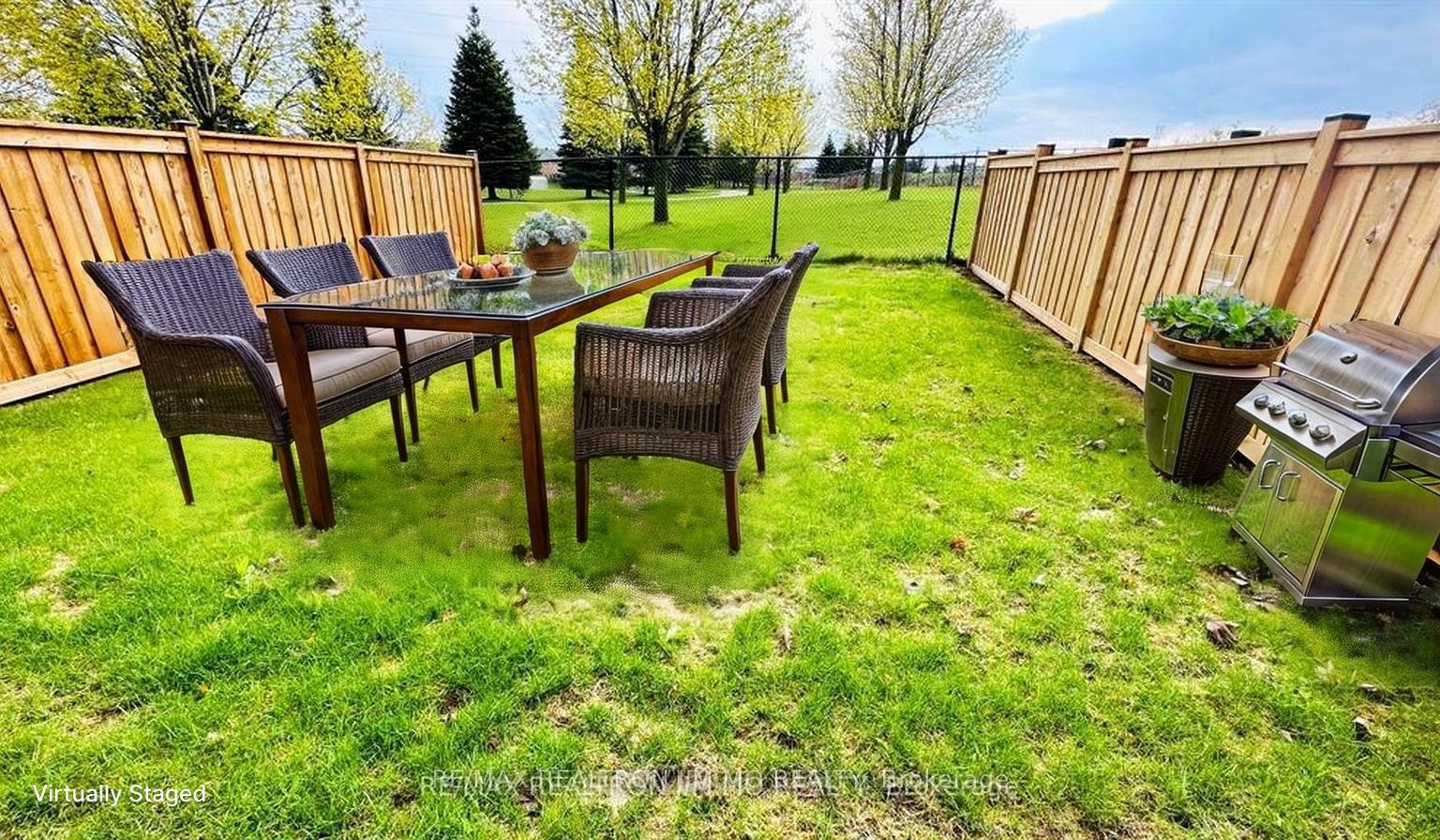 Photo 8 of 467 Rita‘s Avenue, Newmarket, Summerhill Estates — HOMEH