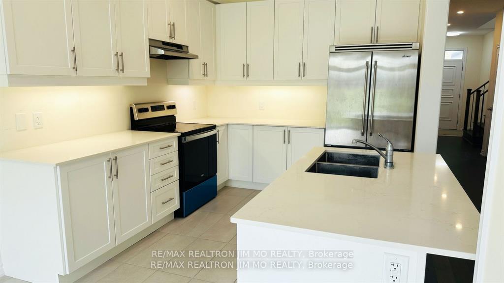 Photo 9 of 467 Rita‘s Avenue, Newmarket, Summerhill Estates — HOMEH