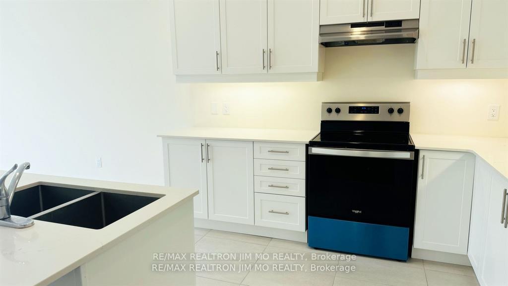 Photo 12 of 467 Rita‘s Avenue, Newmarket, Summerhill Estates — HOMEH