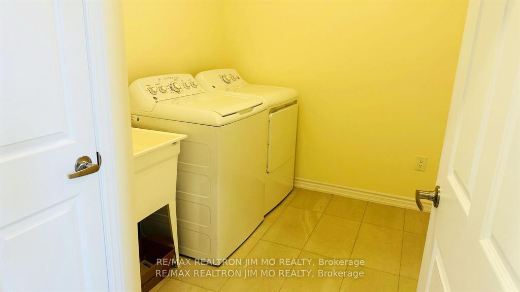 Photo 14 of 467 Rita‘s Avenue, Newmarket, Summerhill Estates — HOMEH