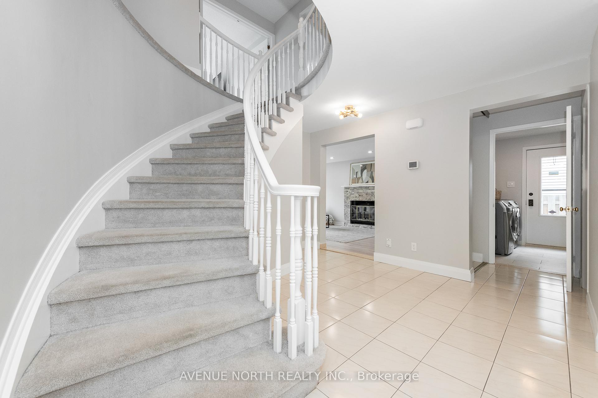 Photo 4 of 6074 Meadowglen Drive, Ottawa, Chapel Hill — HOMEH
