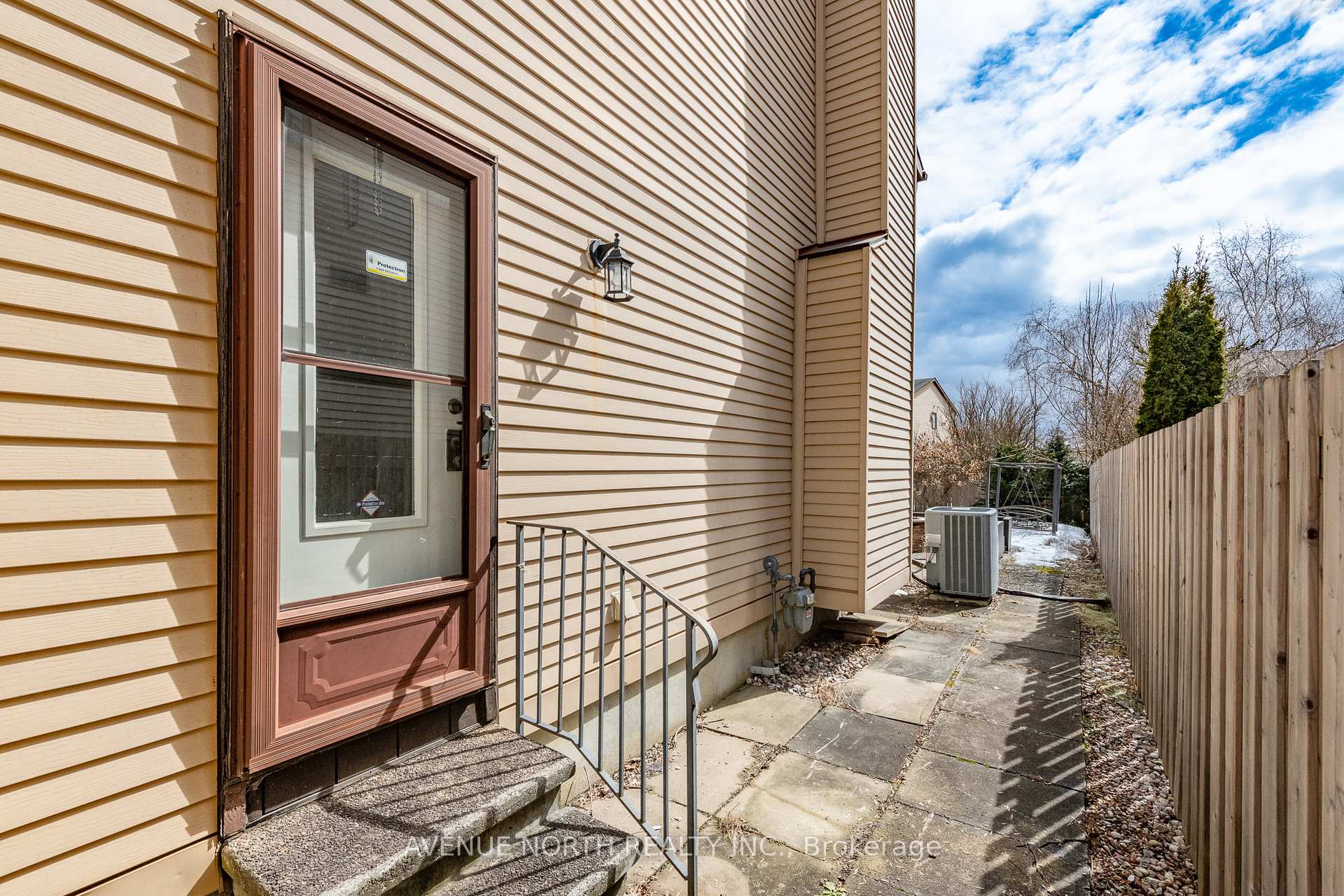 Photo 48 of 6074 Meadowglen Drive, Ottawa, Chapel Hill — HOMEH