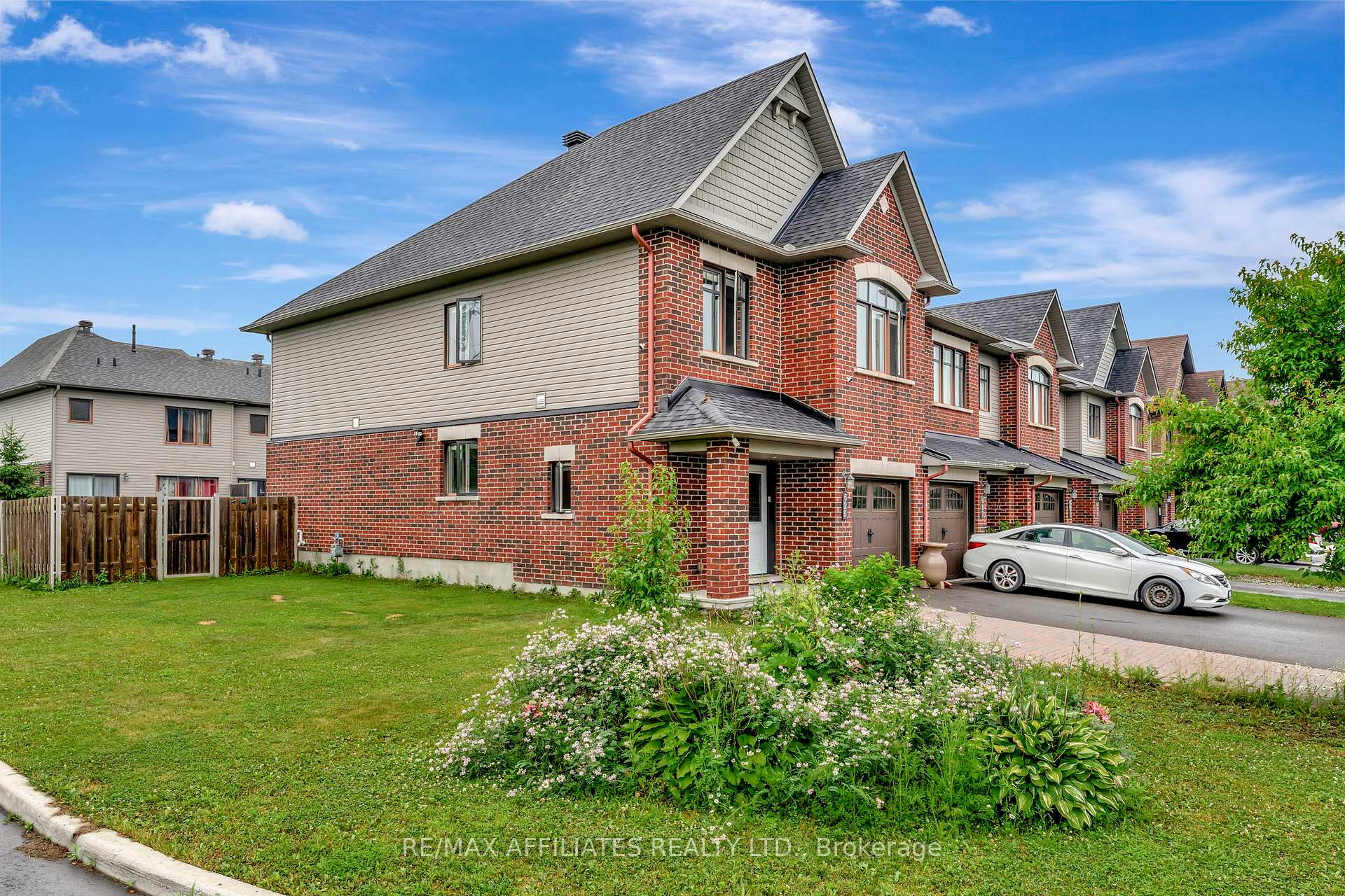 Photo 2 of 625 Trigoria Crescent, Ottawa, Avalon West — HOMEH