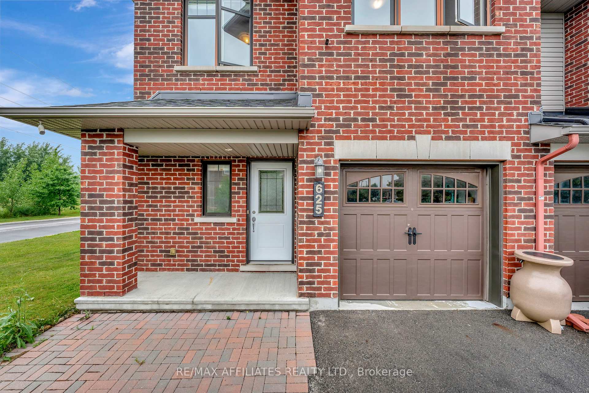 Photo 3 of 625 Trigoria Crescent, Ottawa, Avalon West — HOMEH