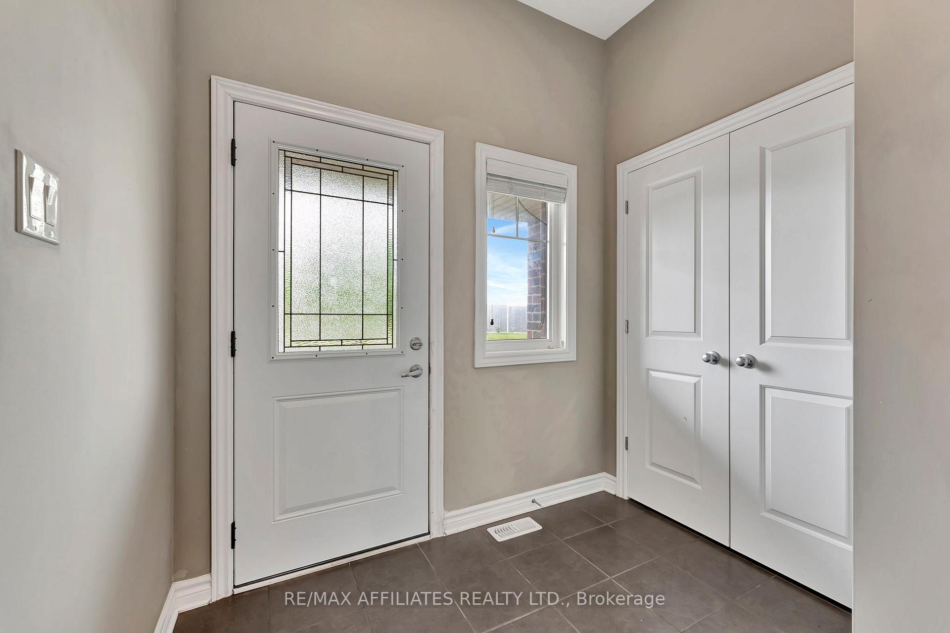 Photo 4 of 625 Trigoria Crescent, Ottawa, Avalon West — HOMEH