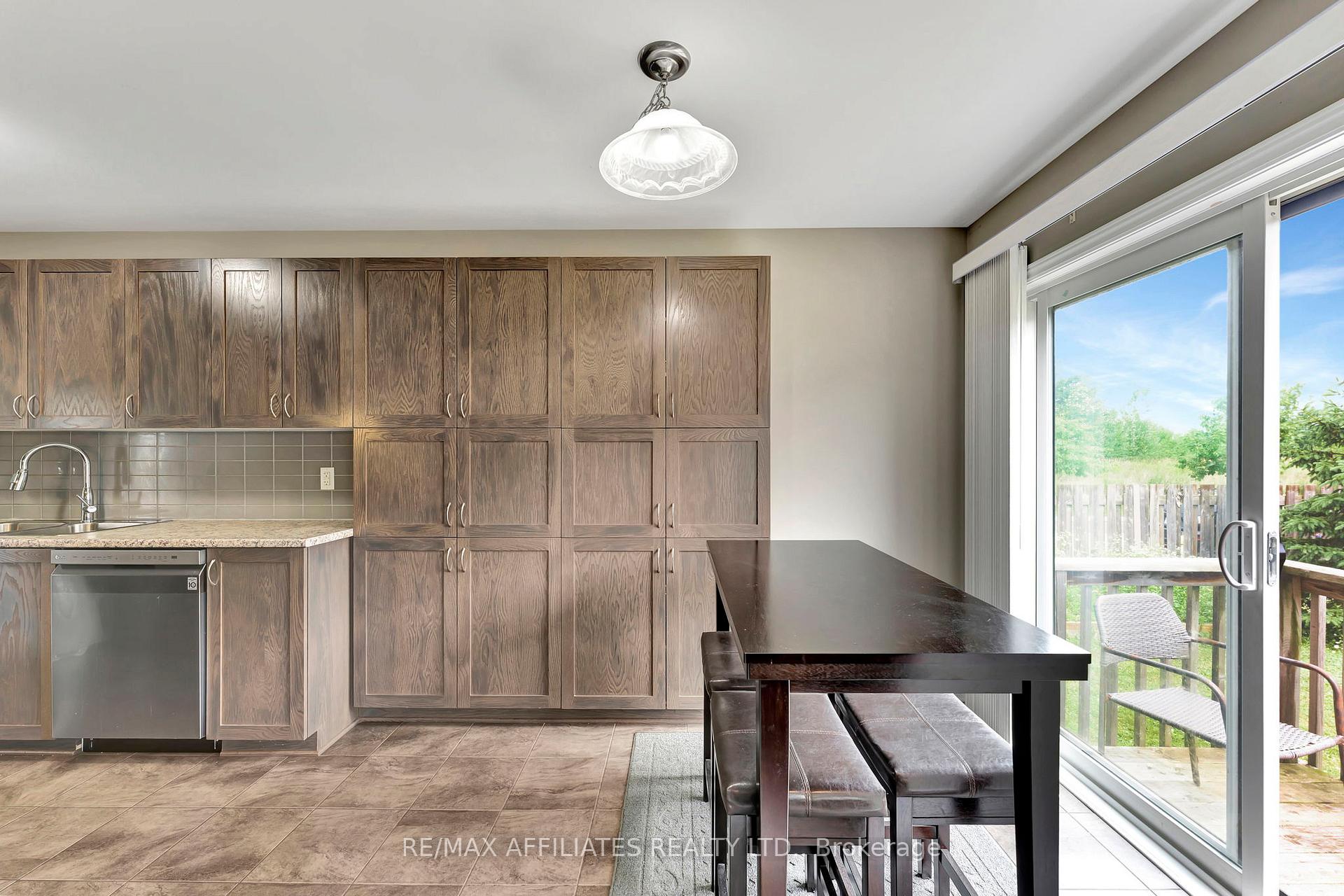 Photo 14 of 625 Trigoria Crescent, Ottawa, Avalon West — HOMEH