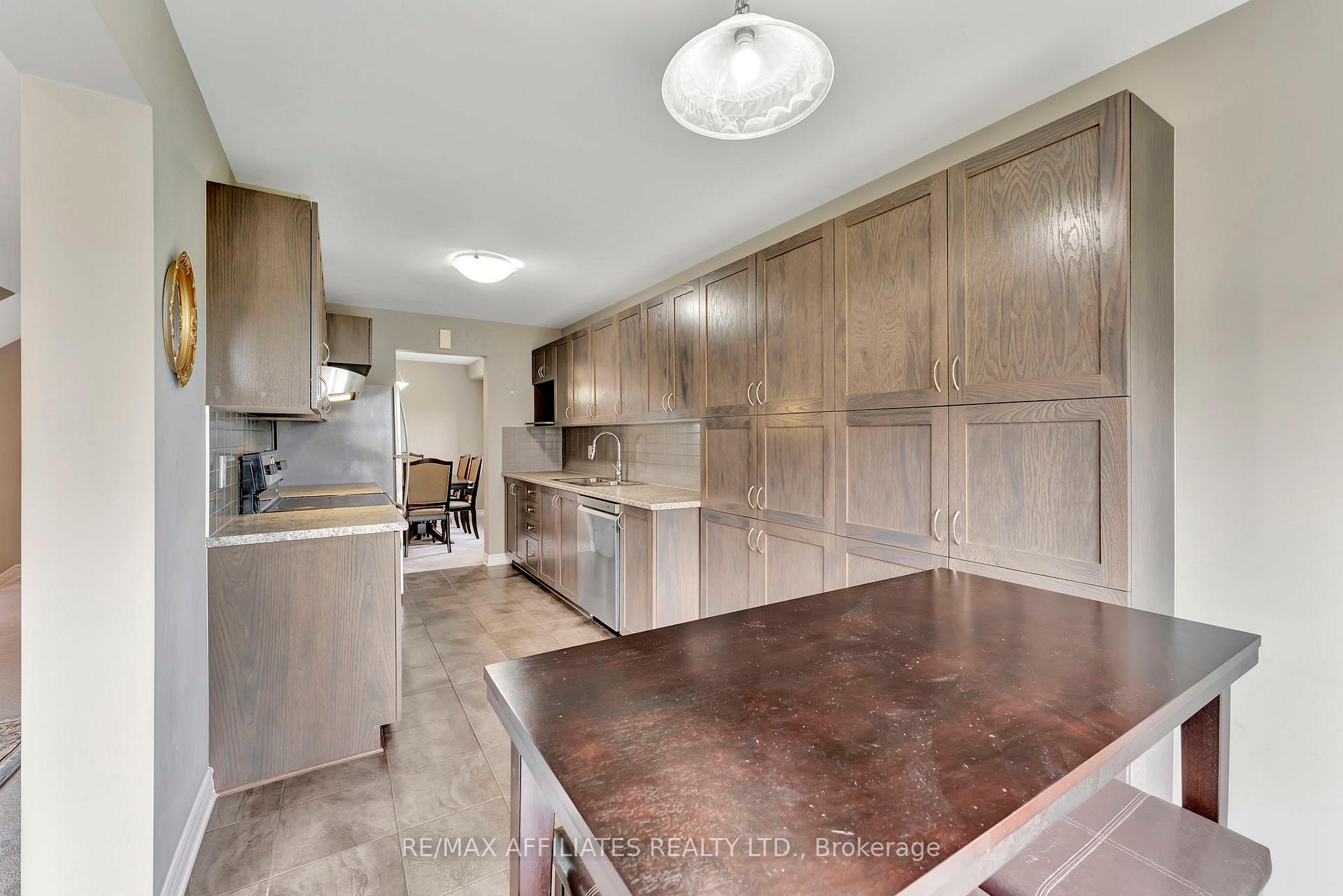 Photo 15 of 625 Trigoria Crescent, Ottawa, Avalon West — HOMEH