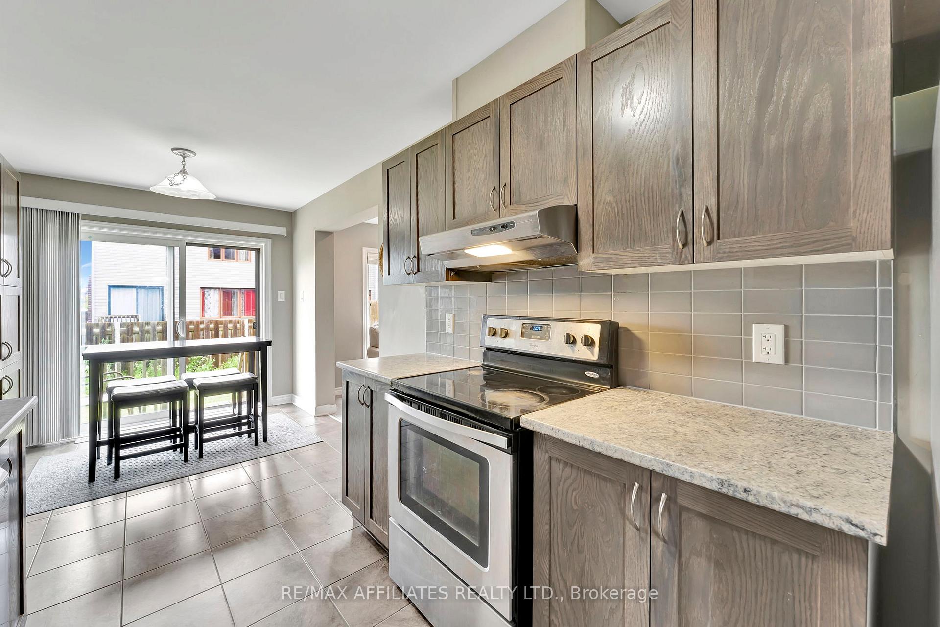 Photo 18 of 625 Trigoria Crescent, Ottawa, Avalon West — HOMEH