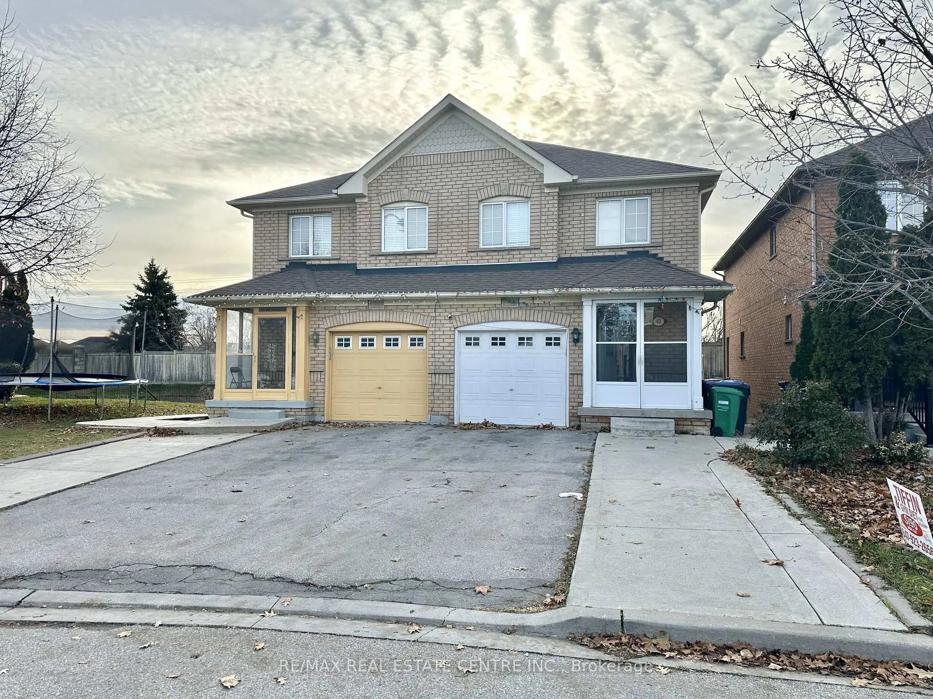 Photo 1 of 40 Ridgefield Court, Brampton, Vales of Castlemore — HOMEH