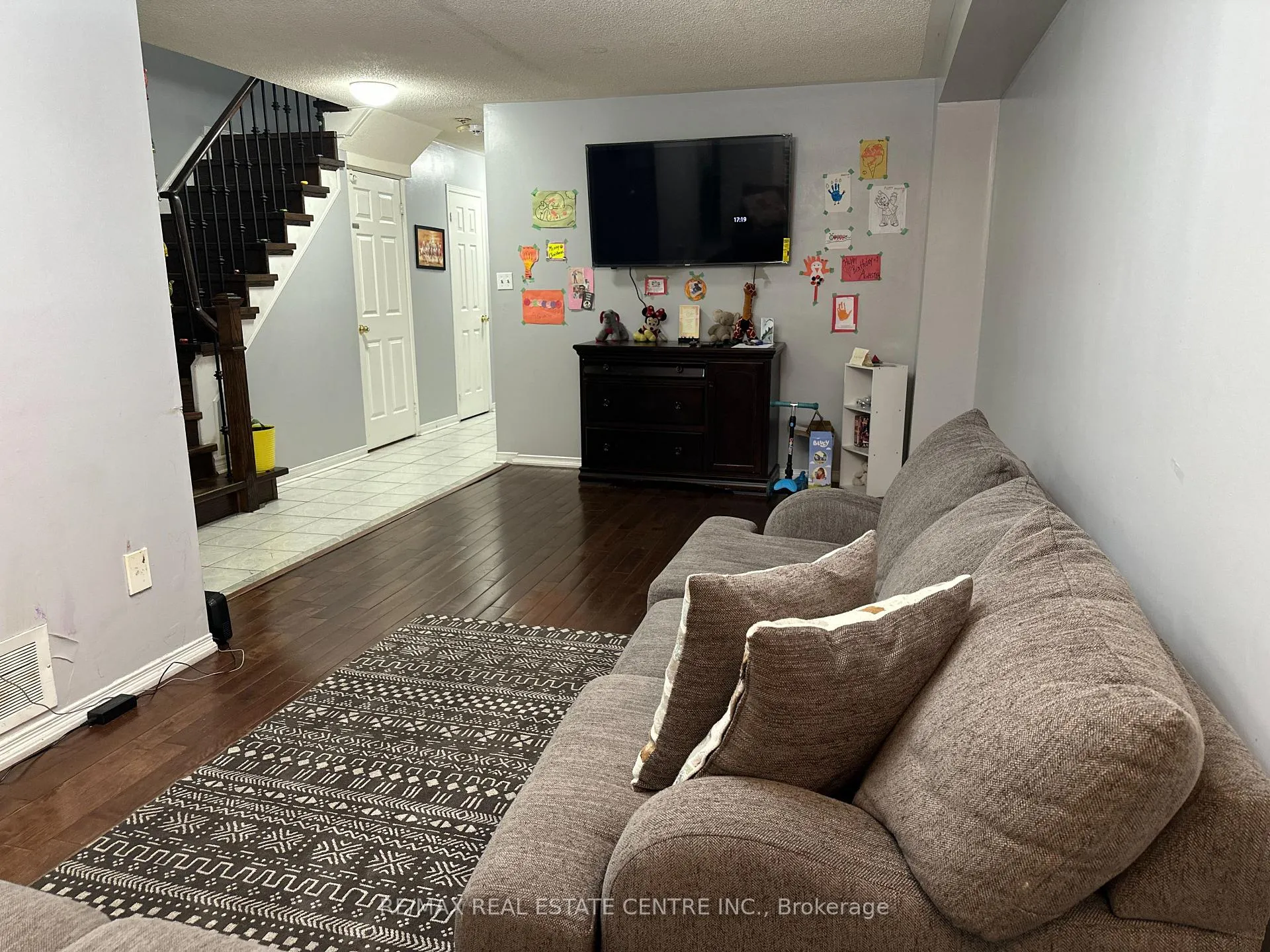 Photo 6 of 40 Ridgefield Court, Brampton, Vales of Castlemore — HOMEH
