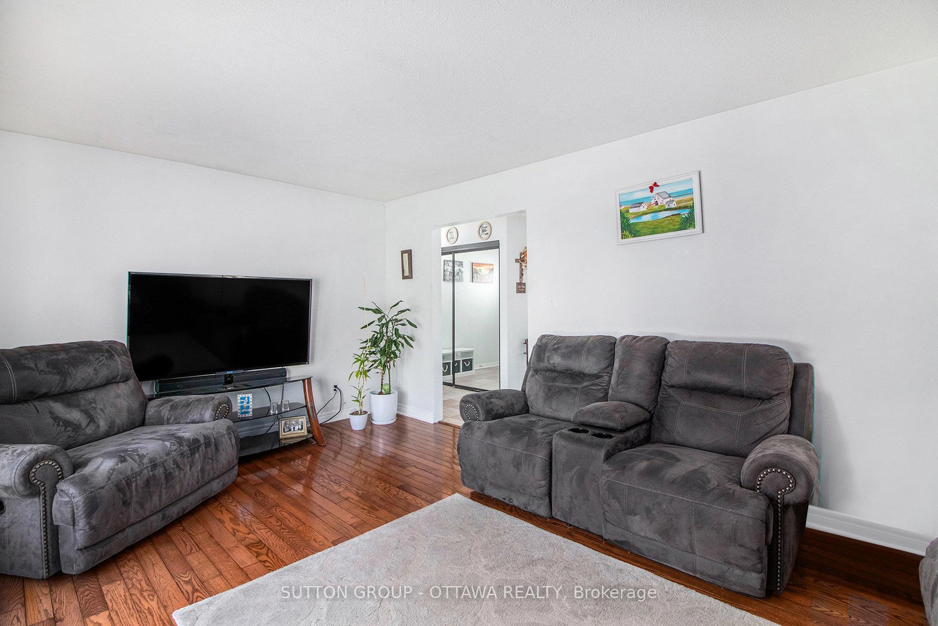 Photo 5 of 848 Borland Drive, Ottawa, Chatelaine Village — HOMEH