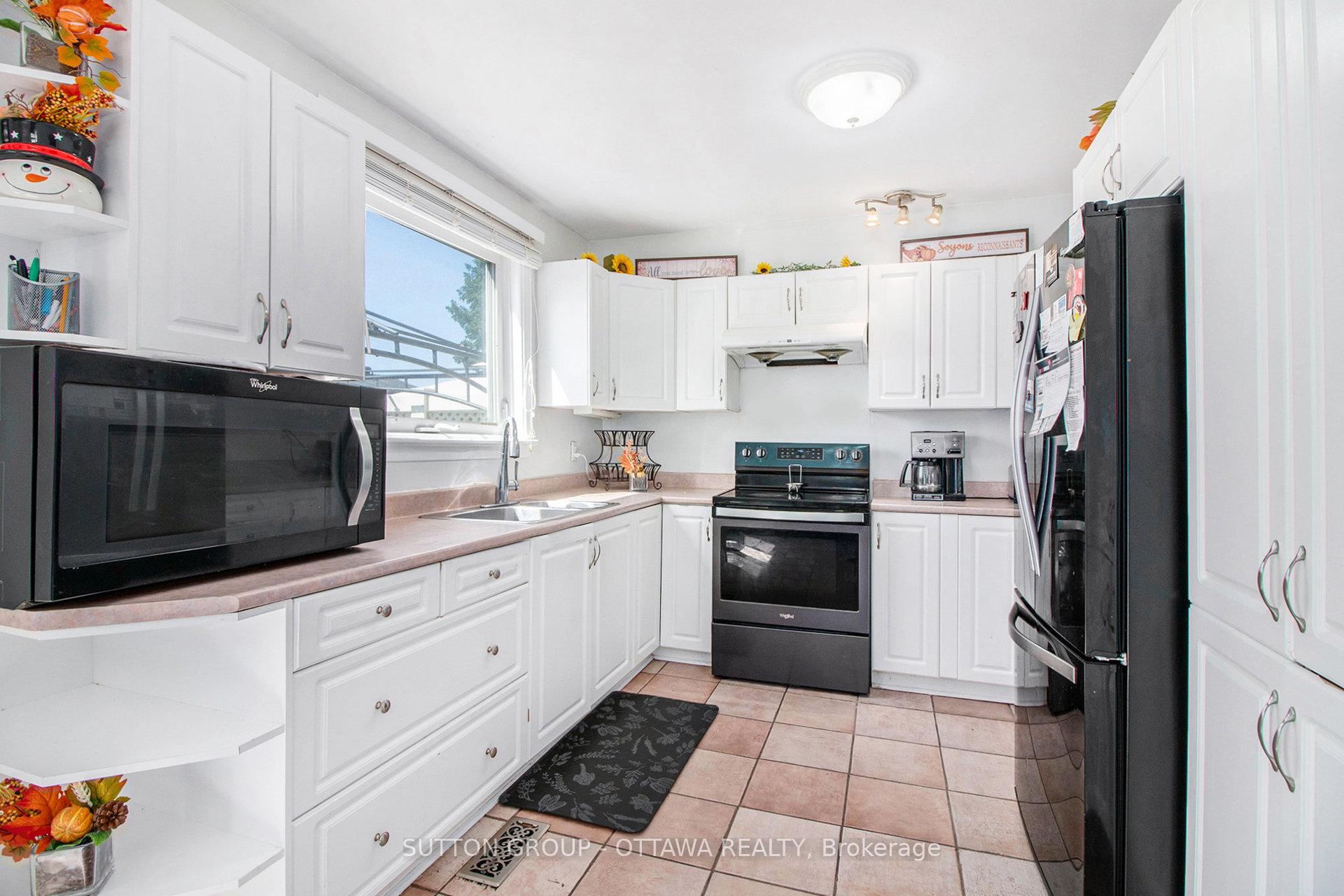 Photo 7 of 848 Borland Drive, Ottawa, Chatelaine Village — HOMEH