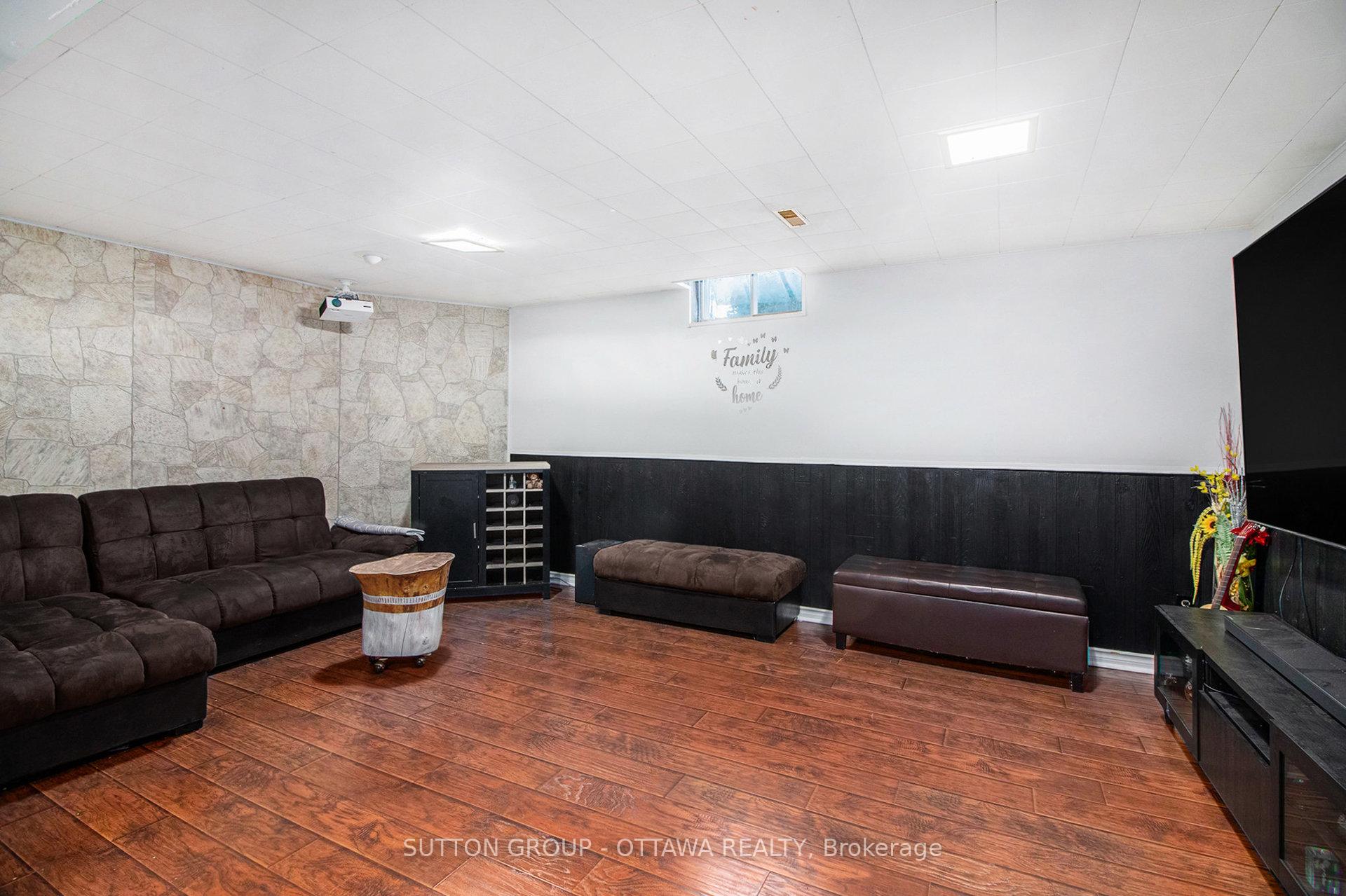 Photo 15 of 848 Borland Drive, Ottawa, Chatelaine Village — HOMEH