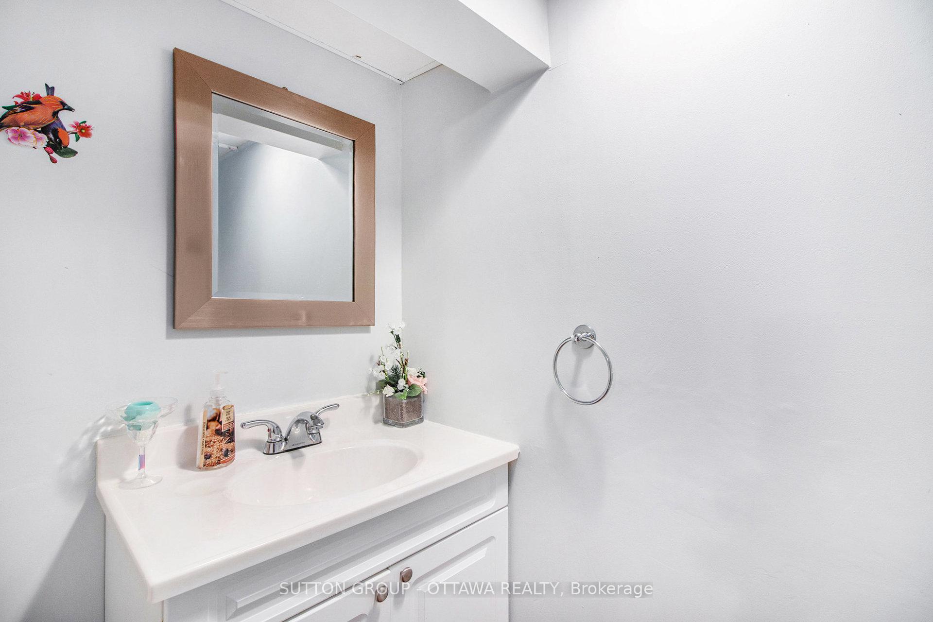 Photo 17 of 848 Borland Drive, Ottawa, Chatelaine Village — HOMEH