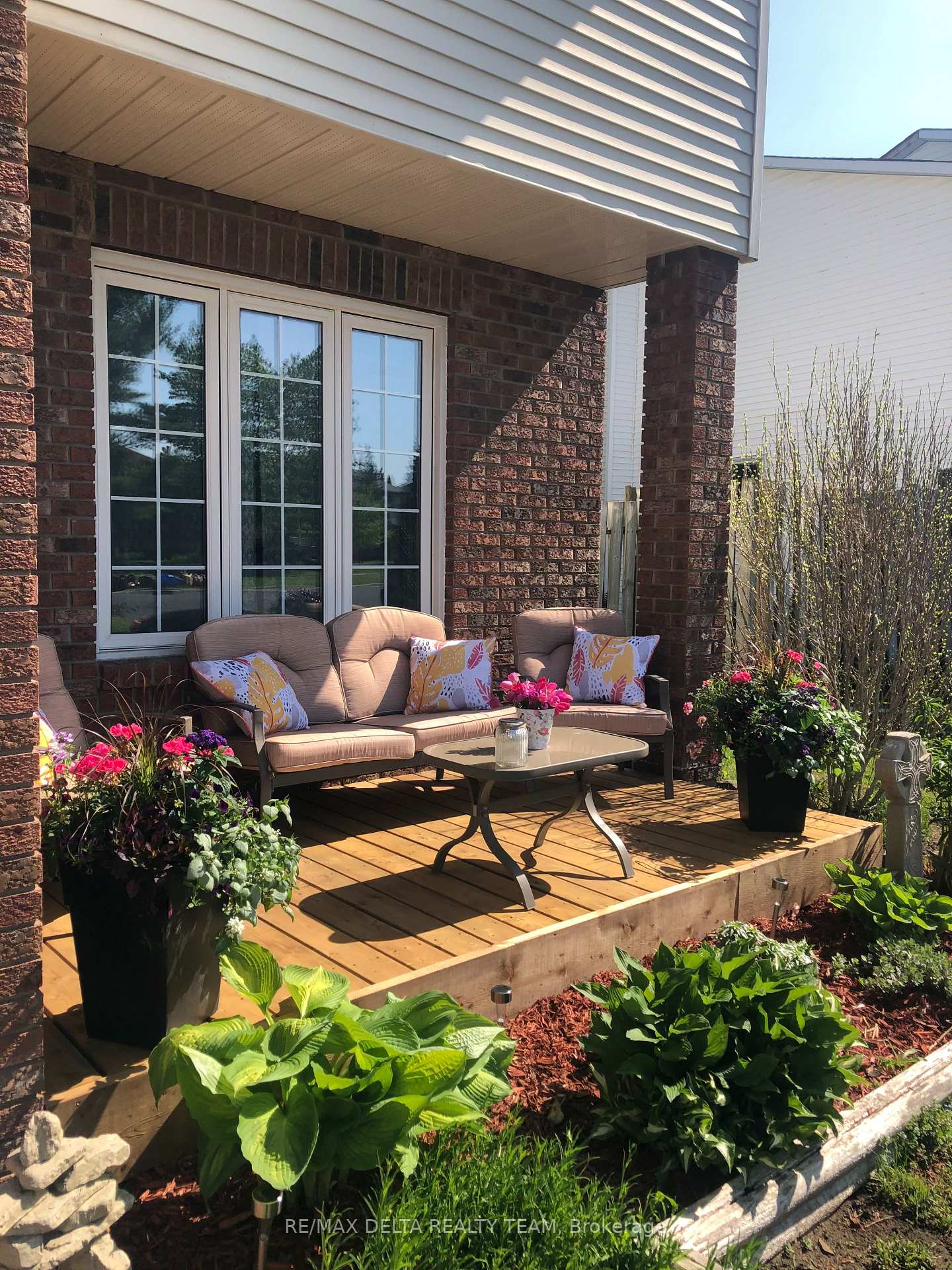 Photo 4 of 6399 Viseneau Drive, Ottawa, Chateauneuf — HOMEH