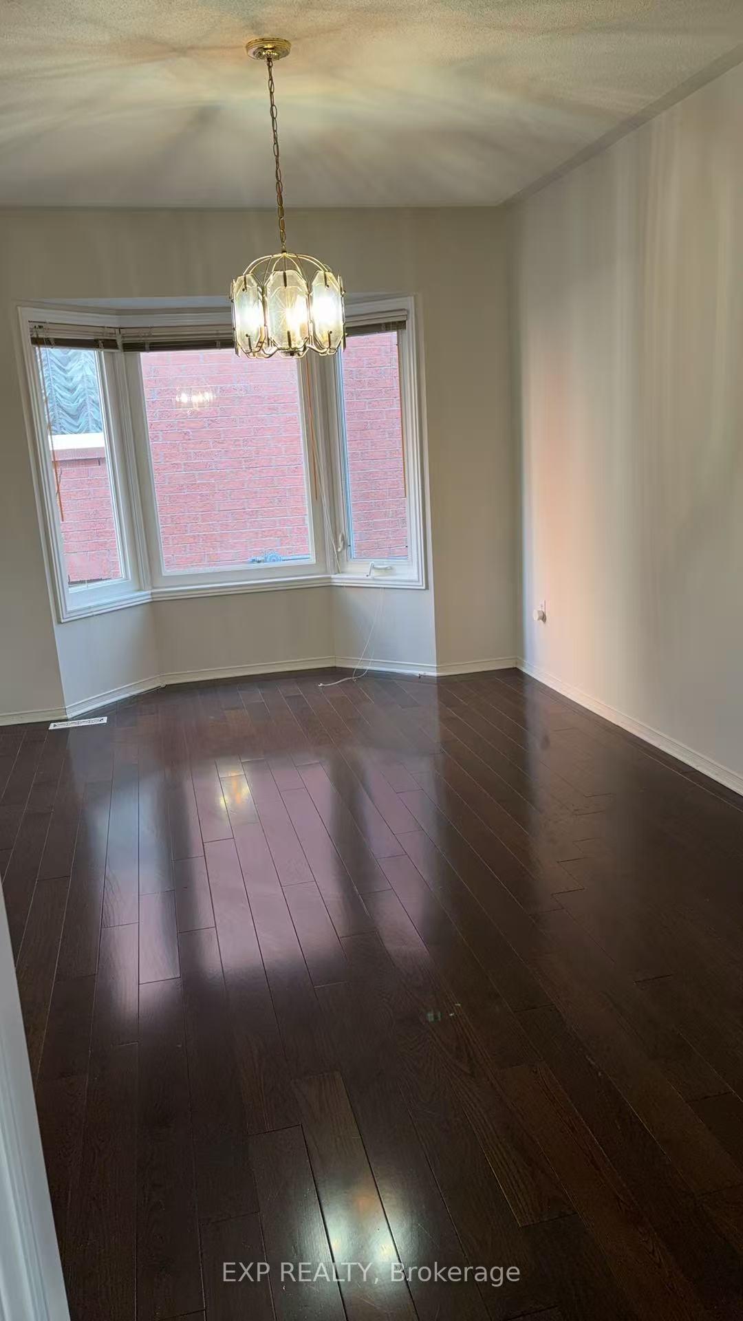 Photo 3 of 752 College Manor Drive, Newmarket, Gorham-College Manor — HOMEH