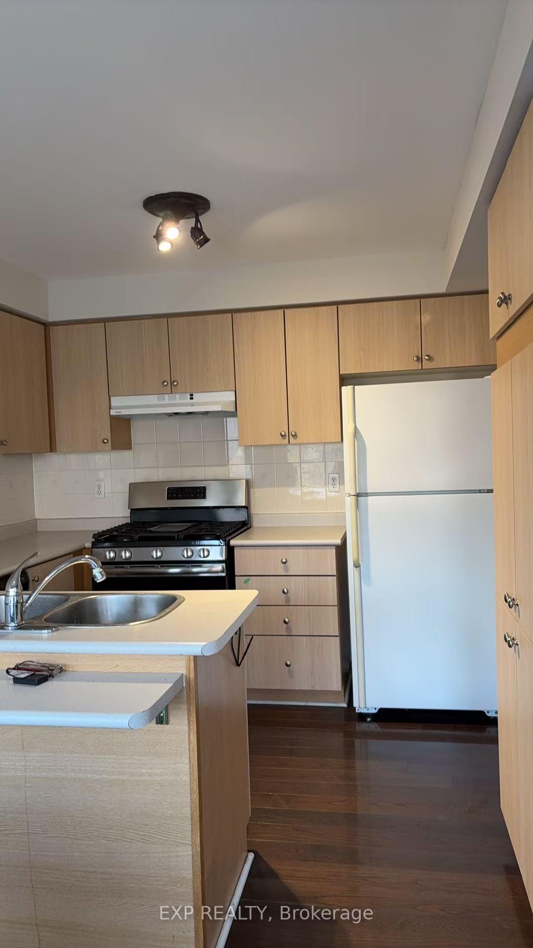 Photo 4 of 752 College Manor Drive, Newmarket, Gorham-College Manor — HOMEH