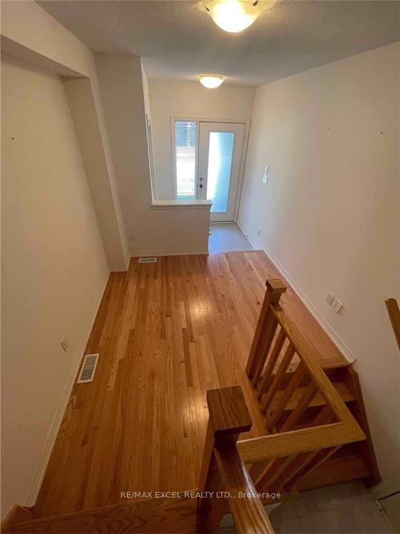 Photo 2 of 29 Vantage Loop, Newmarket, Woodland Hill — HOMEH