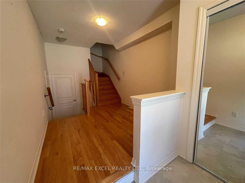 Photo 3 of 29 Vantage Loop, Newmarket, Woodland Hill — HOMEH