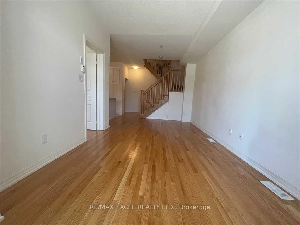 Photo 8 of 29 Vantage Loop, Newmarket, Woodland Hill — HOMEH