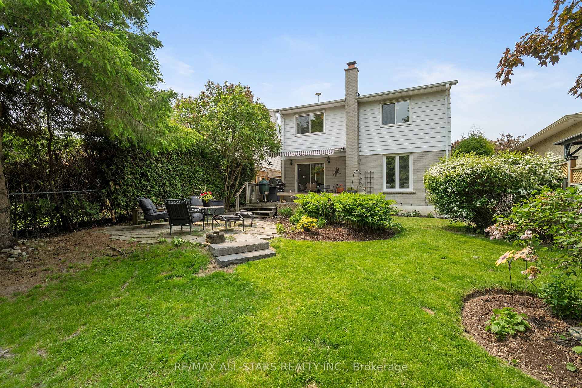 Photo 3 of 268 Currey Crescent, Newmarket, Central Newmarket — HOMEH