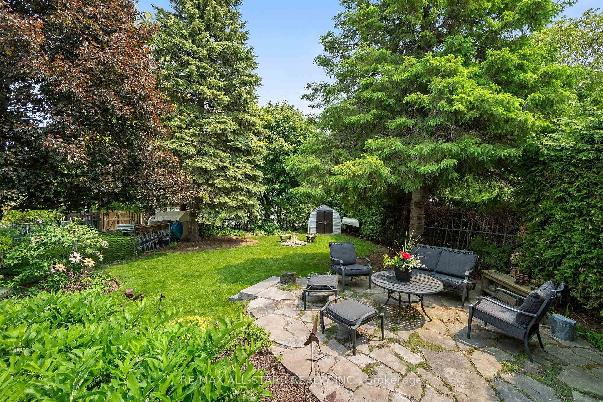 Photo 4 of 268 Currey Crescent, Newmarket, Central Newmarket — HOMEH
