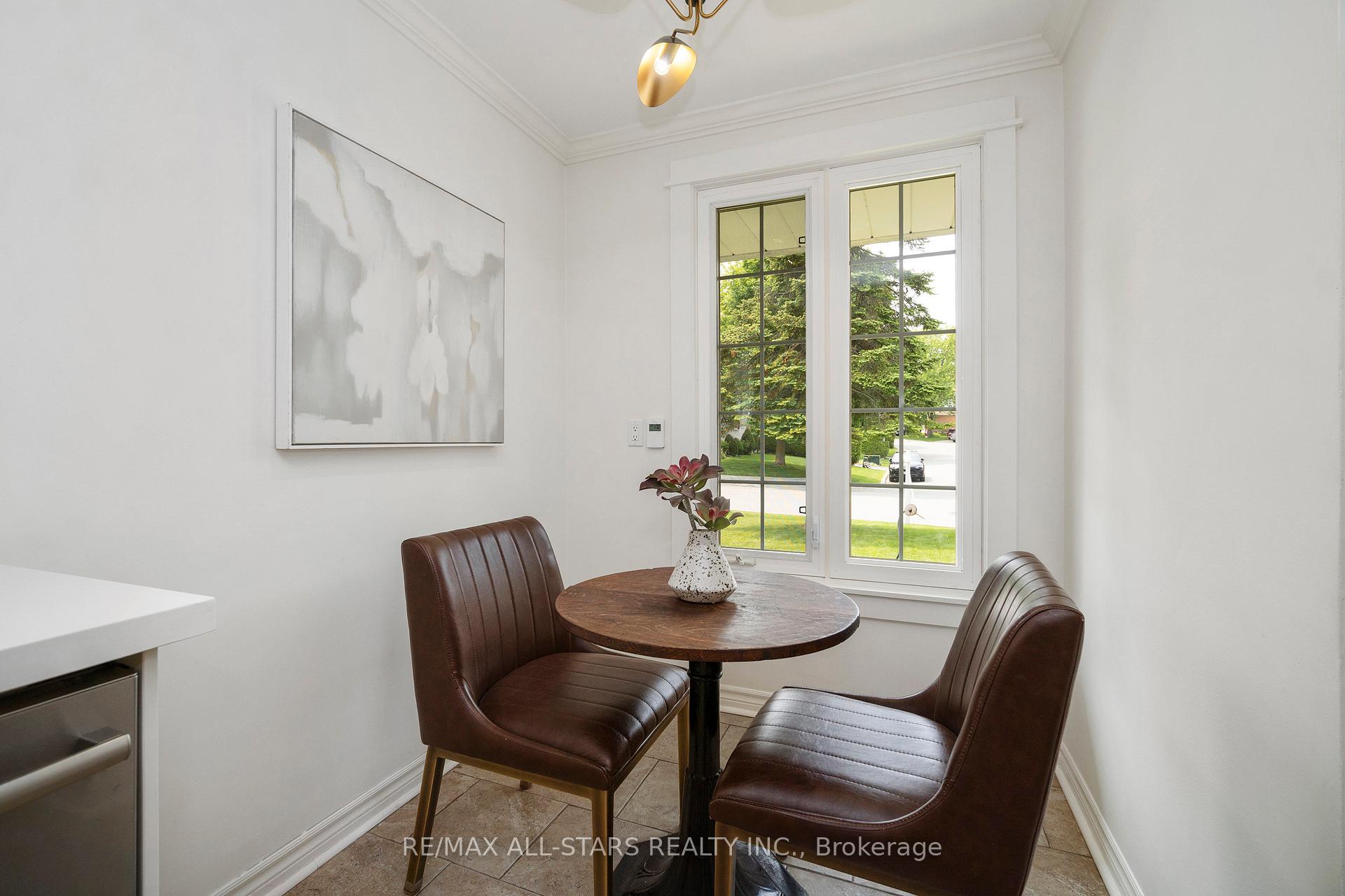 Photo 12 of 268 Currey Crescent, Newmarket, Central Newmarket — HOMEH