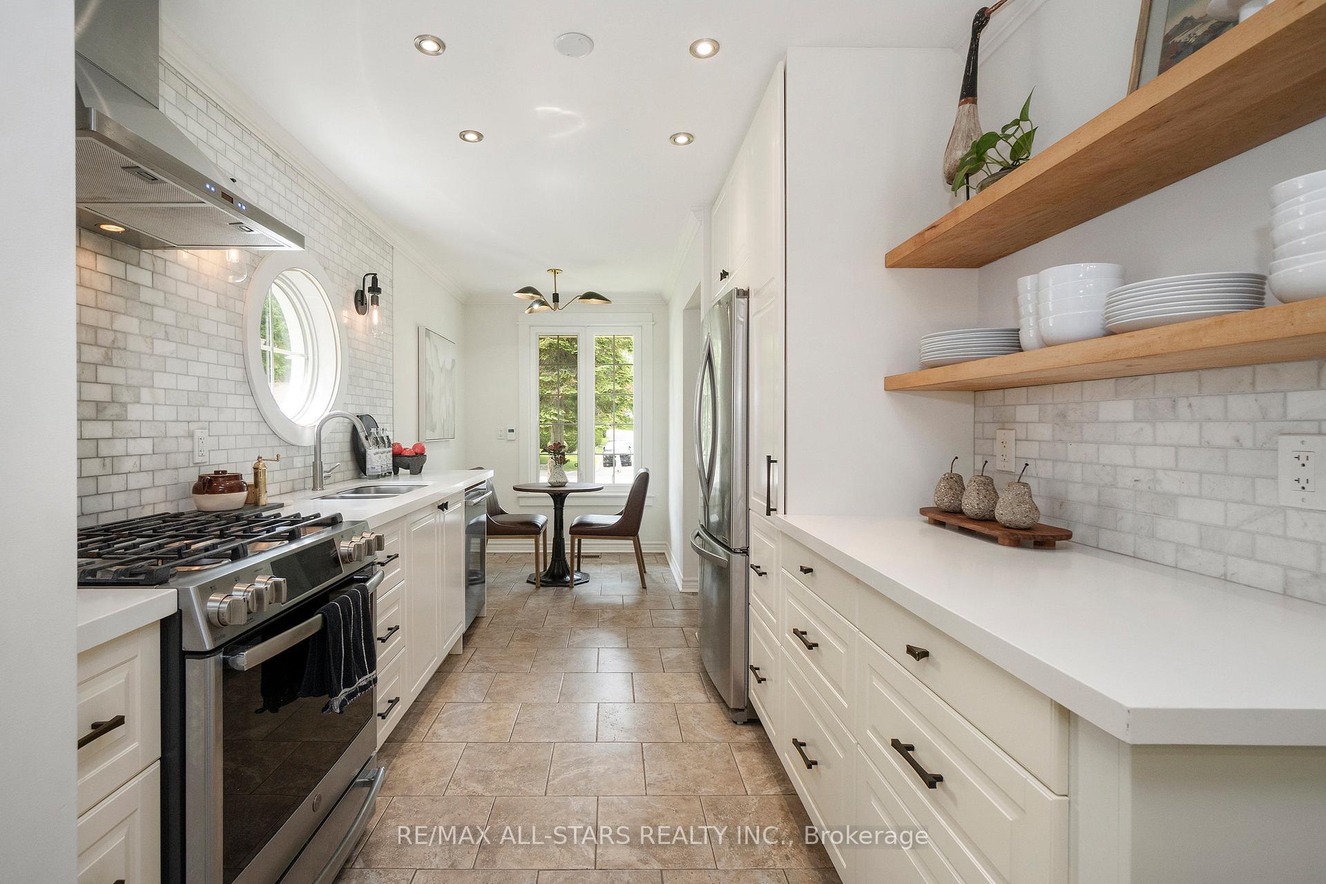 Photo 13 of 268 Currey Crescent, Newmarket, Central Newmarket — HOMEH