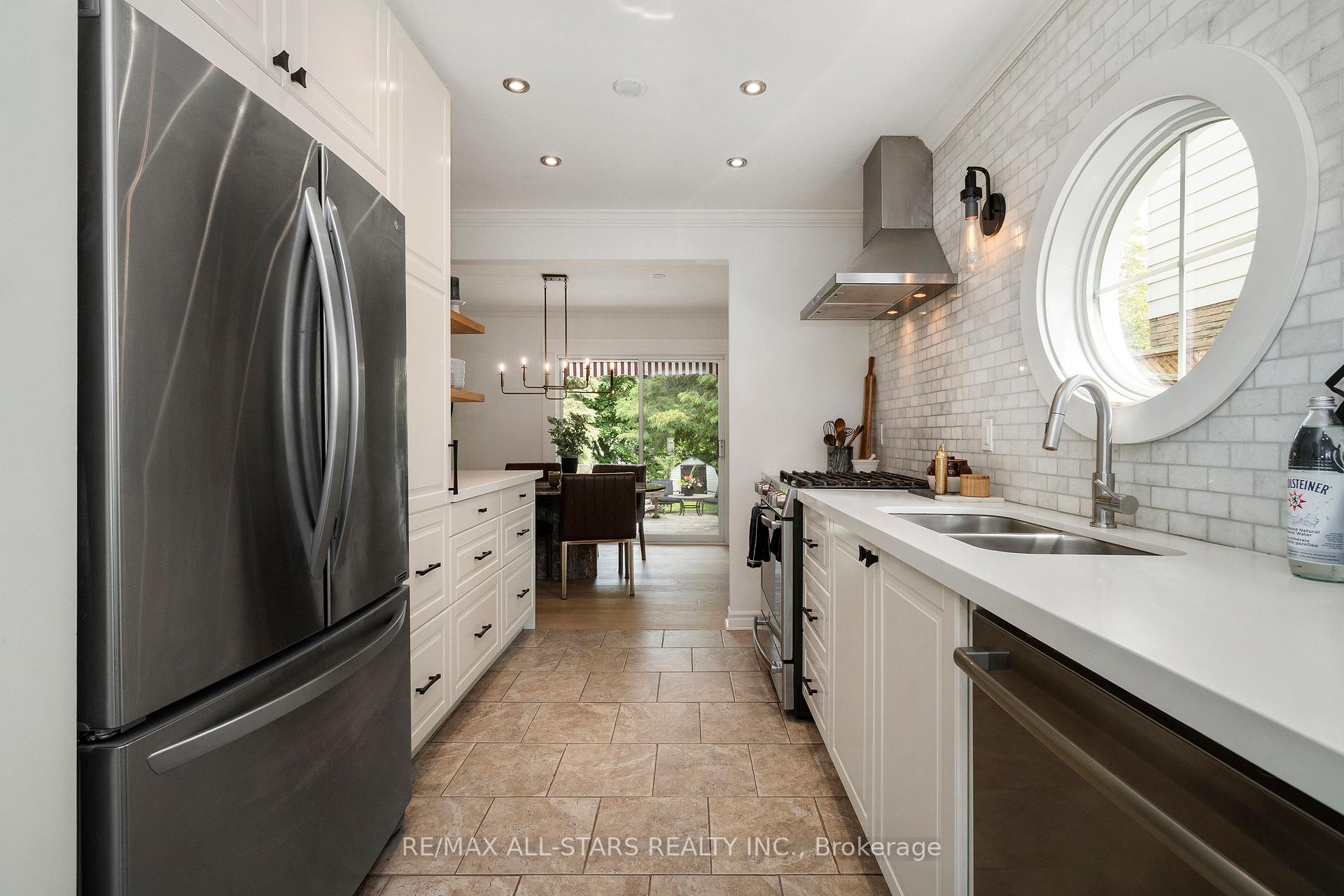 Photo 16 of 268 Currey Crescent, Newmarket, Central Newmarket — HOMEH