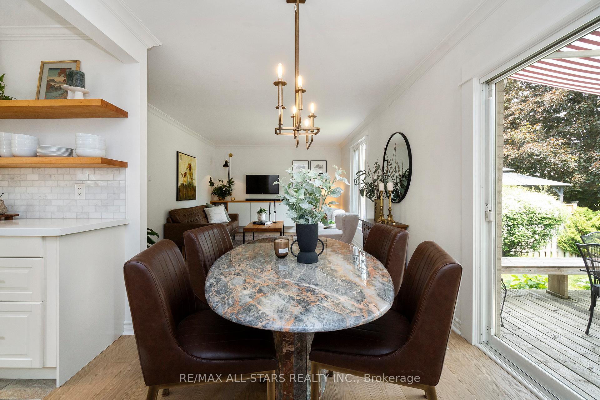 Photo 20 of 268 Currey Crescent, Newmarket, Central Newmarket — HOMEH