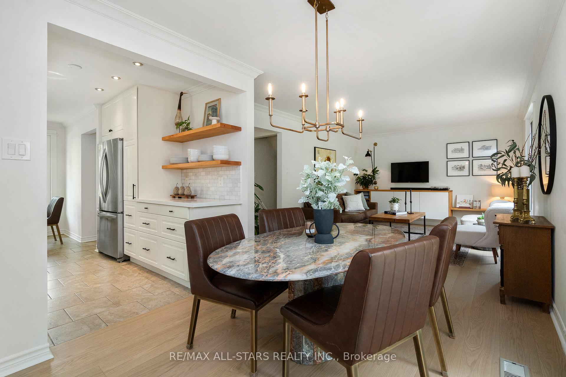 Photo 21 of 268 Currey Crescent, Newmarket, Central Newmarket — HOMEH