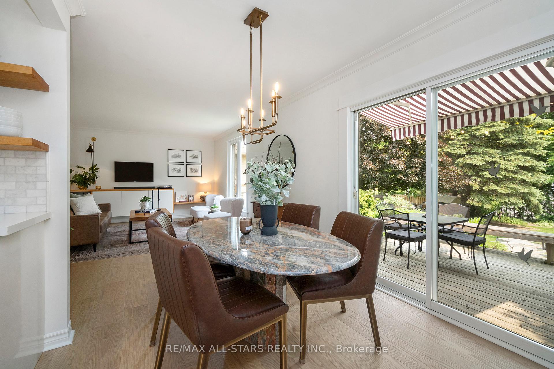 Photo 22 of 268 Currey Crescent, Newmarket, Central Newmarket — HOMEH