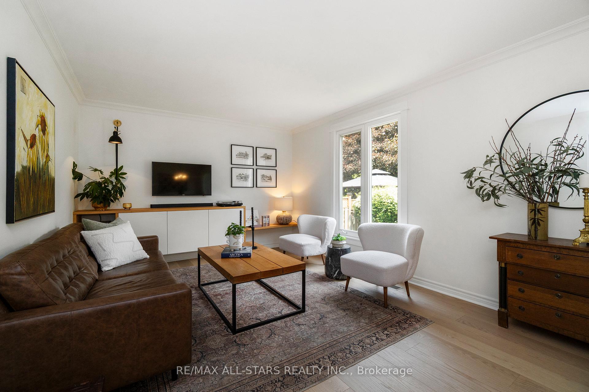 Photo 24 of 268 Currey Crescent, Newmarket, Central Newmarket — HOMEH