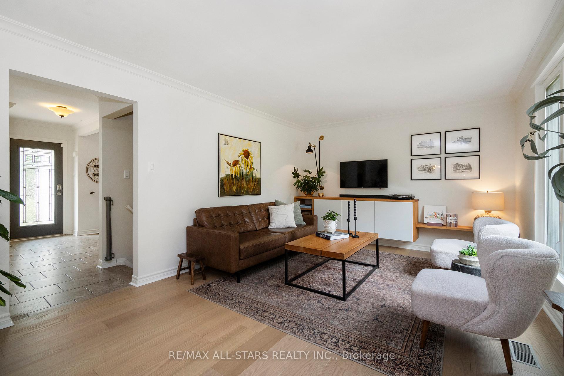 Photo 25 of 268 Currey Crescent, Newmarket, Central Newmarket — HOMEH