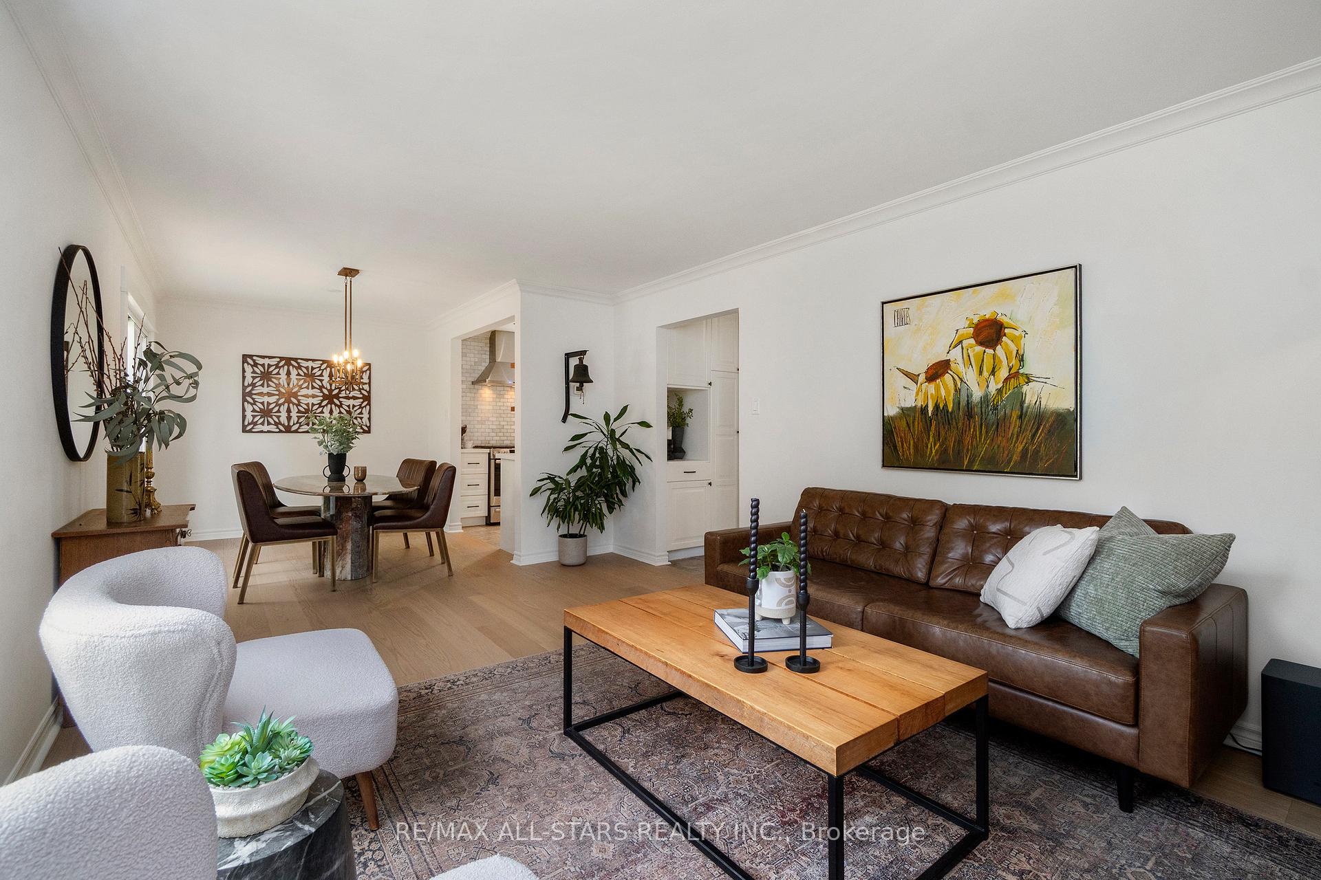 Photo 26 of 268 Currey Crescent, Newmarket, Central Newmarket — HOMEH