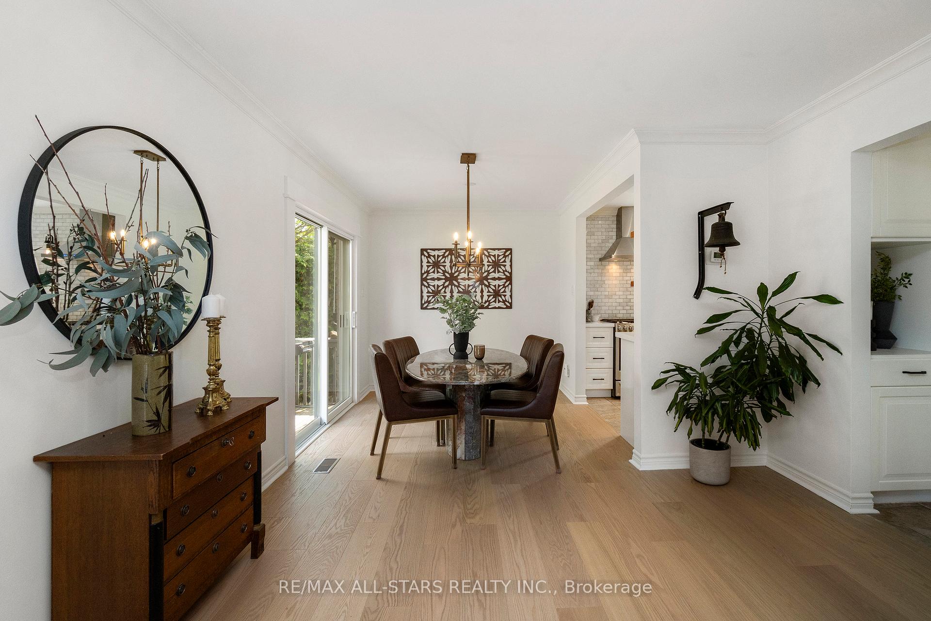 Photo 28 of 268 Currey Crescent, Newmarket, Central Newmarket — HOMEH