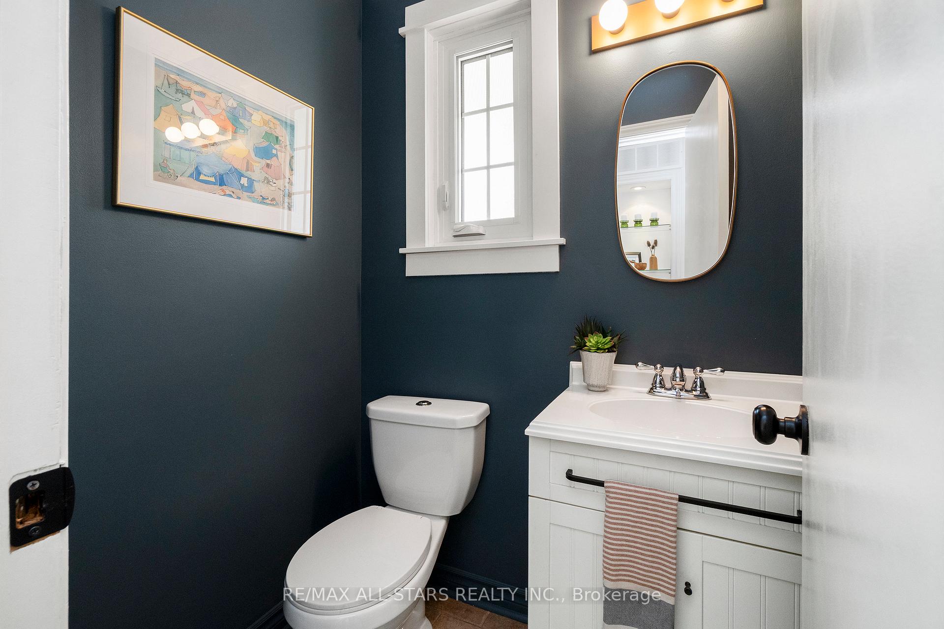 Photo 30 of 268 Currey Crescent, Newmarket, Central Newmarket — HOMEH