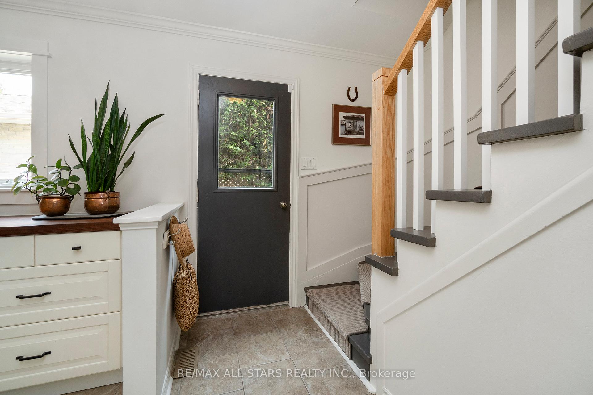 Photo 31 of 268 Currey Crescent, Newmarket, Central Newmarket — HOMEH