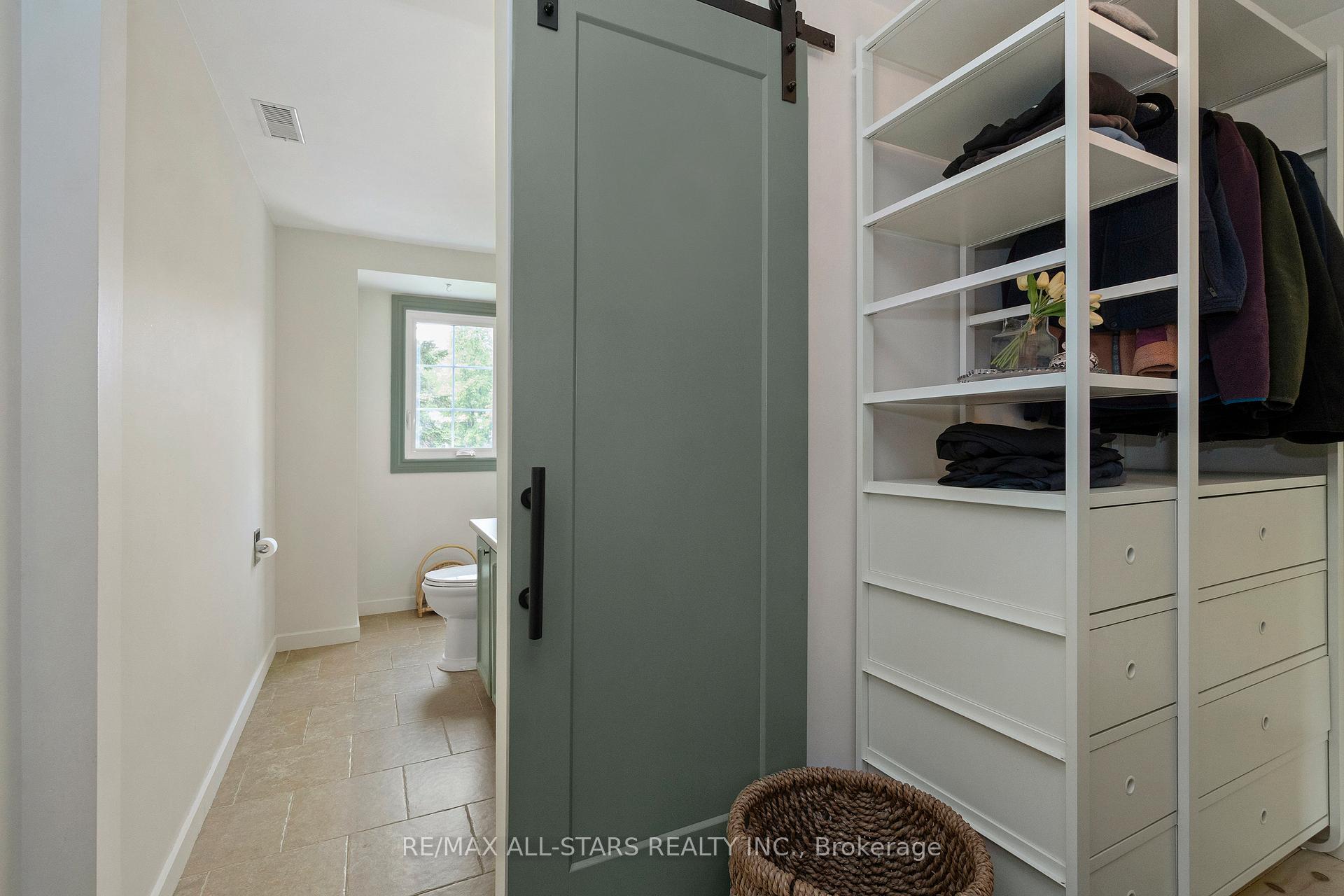 Photo 35 of 268 Currey Crescent, Newmarket, Central Newmarket — HOMEH