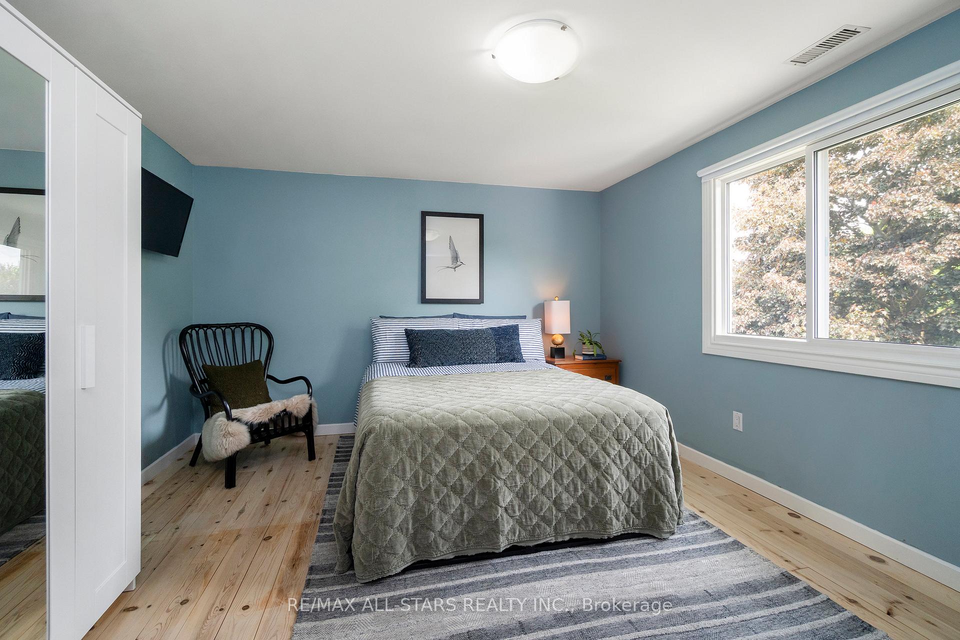 Photo 37 of 268 Currey Crescent, Newmarket, Central Newmarket — HOMEH