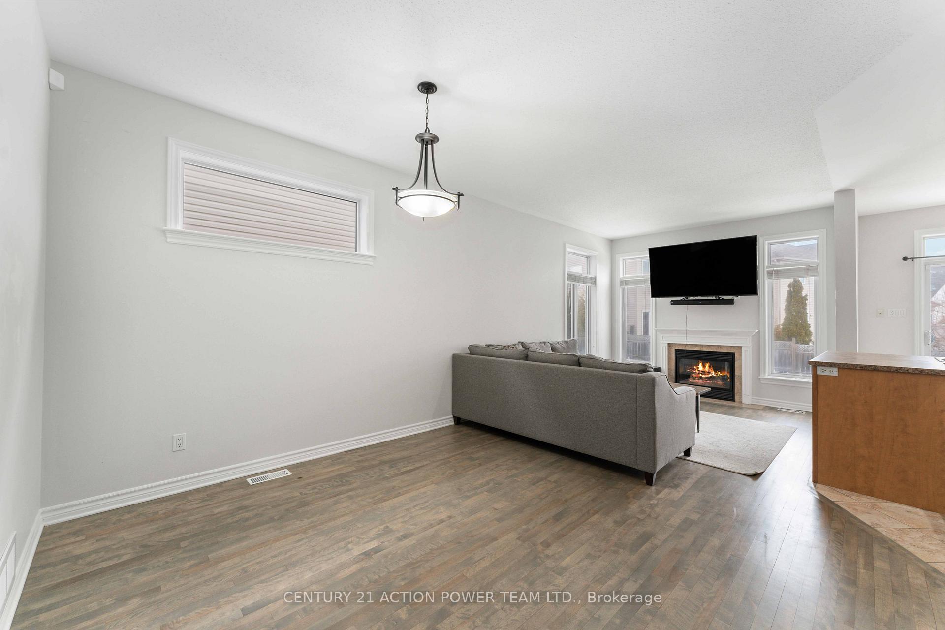 Photo 6 of 965 Gosnell Terrace, Ottawa, Fallingbrook/Gardenway South — HOMEH