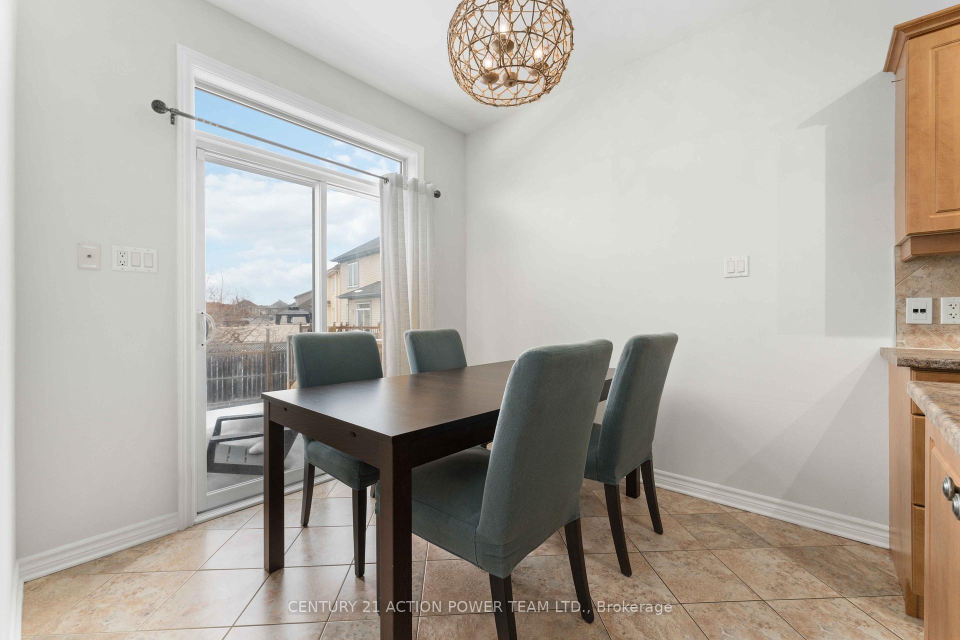 Photo 15 of 965 Gosnell Terrace, Ottawa, Fallingbrook/Gardenway South — HOMEH