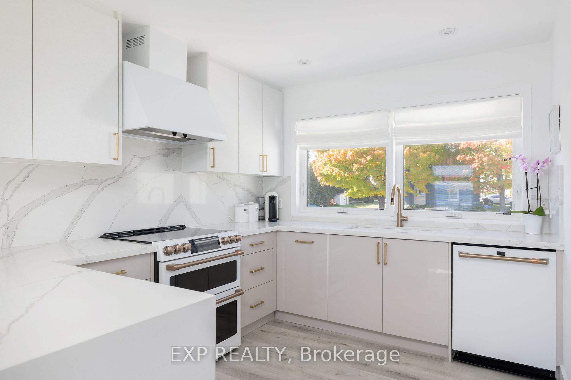 Photo 10 of 363 Macisaac Drive, Orillia — HOMEH