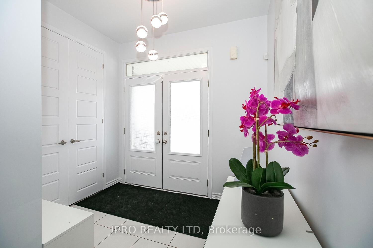 Photo 5 of 612 Kennedy Circle W, Milton, Cobban — HOMEH