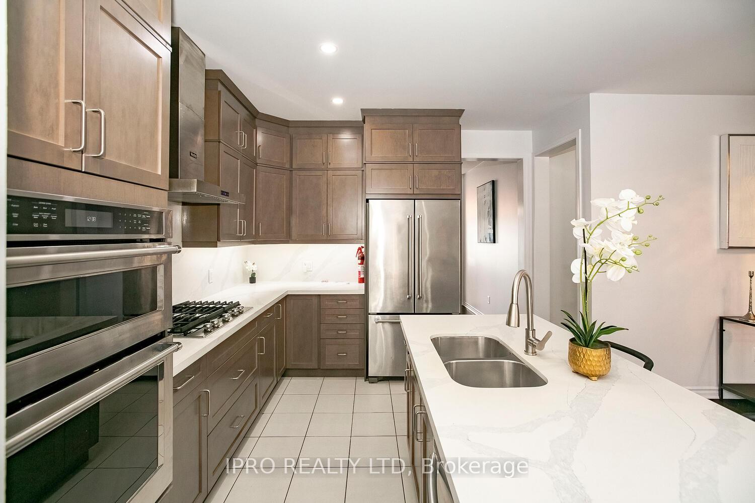 Photo 12 of 612 Kennedy Circle W, Milton, Cobban — HOMEH